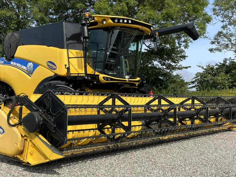 Mähdrescher of the type New Holland CR9.80 DK flotteste NH tærsker m. 30 fods Varifeed, Gebrauchtmaschine in Borre (Picture 1)