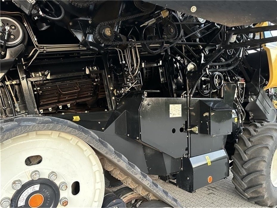 Mähdrescher des Typs New Holland CR9.80 SLH + 30” VarioFeed HD Klargjort til høsten 2025!, Gebrauchtmaschine in Gjerlev J. (Bild 15)