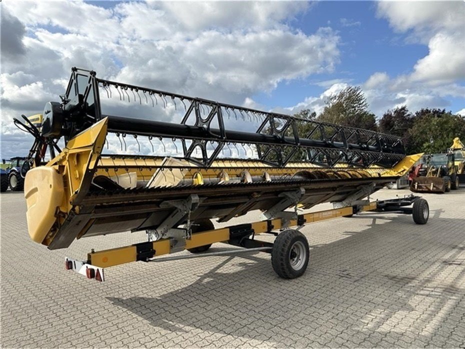 Mähdrescher des Typs New Holland CR9.80 SLH + 30” VarioFeed HD Klargjort til høsten 2025!, Gebrauchtmaschine in Gjerlev J. (Bild 23)