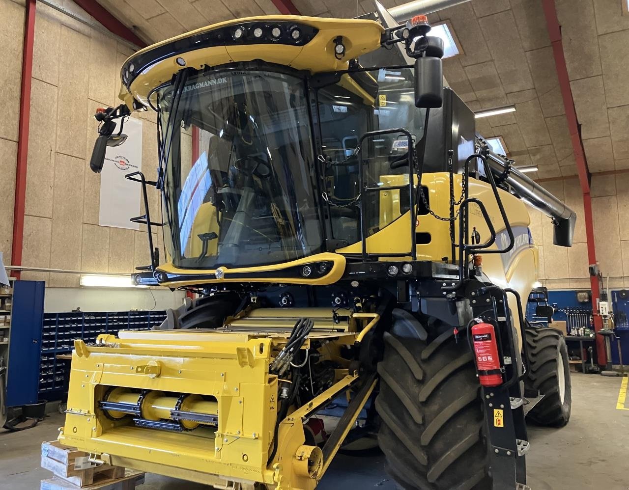 Mähdrescher des Typs New Holland CR9.80, Gebrauchtmaschine in Middelfart (Bild 1)