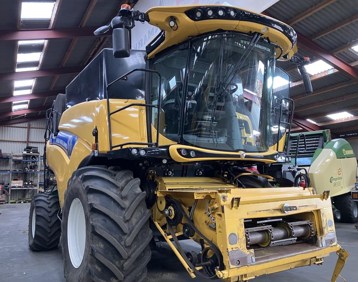 Mähdrescher of the type New Holland CR9.80, Gebrauchtmaschine in Middelfart (Picture 2)