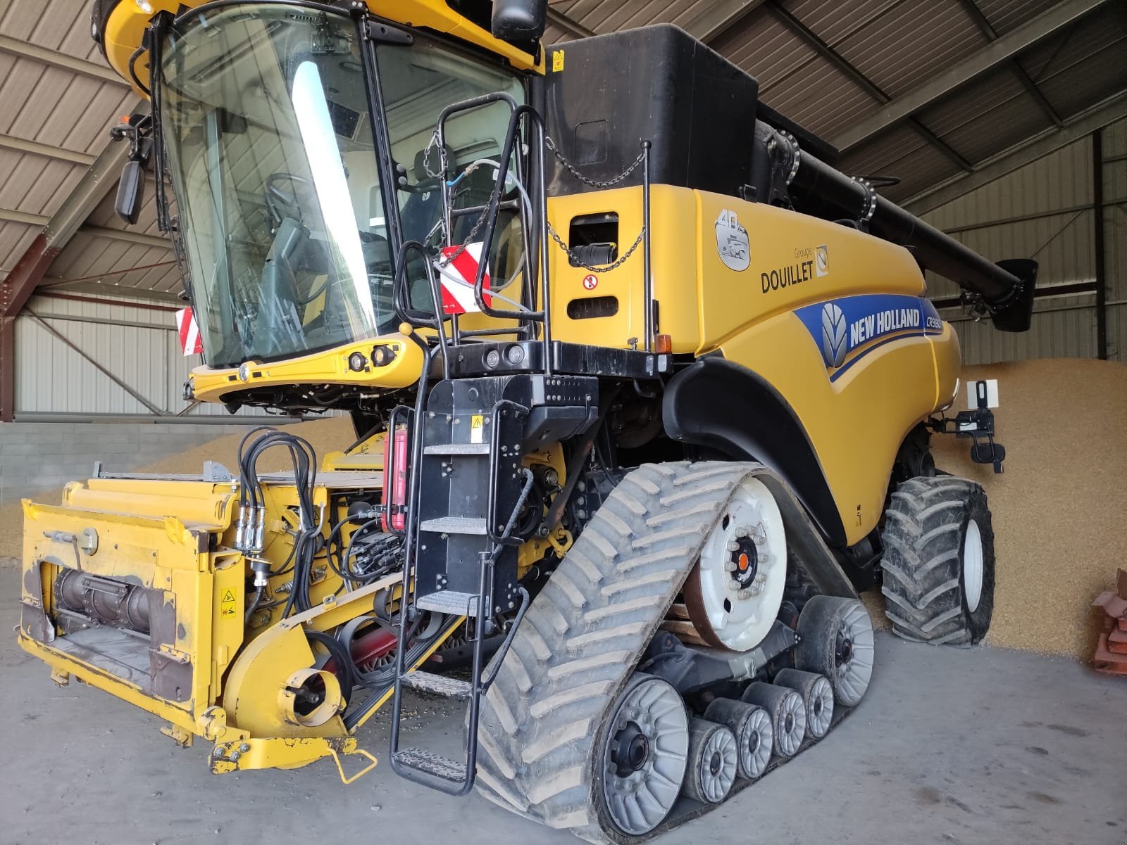 Mähdrescher van het type New Holland CR9.80SMARTTRAX, Gebrauchtmaschine in Le Horps (Foto 3)