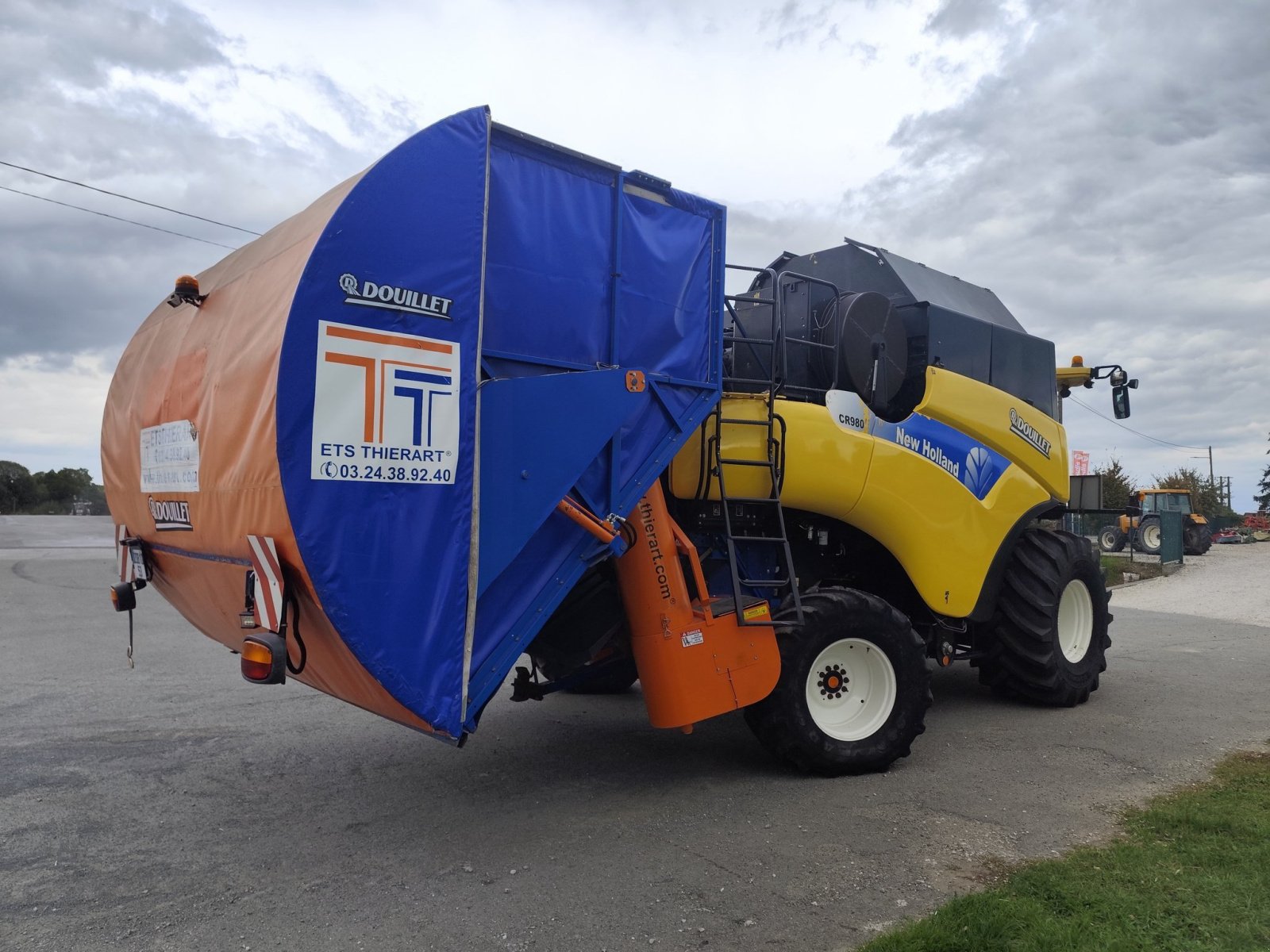 Mähdrescher du type New Holland CR980Z, Gebrauchtmaschine en Le Horps (Photo 3)