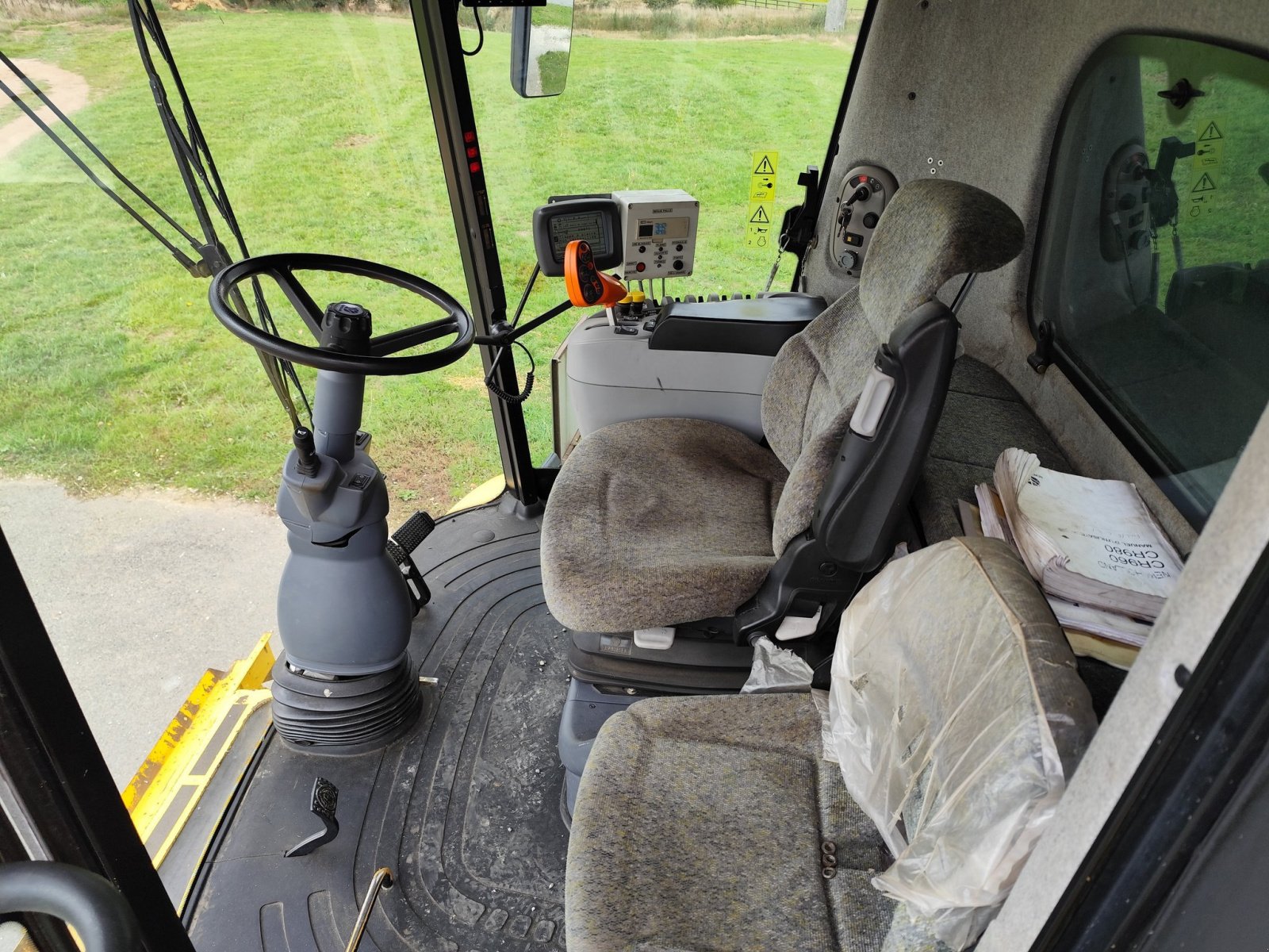 Mähdrescher van het type New Holland CR980Z, Gebrauchtmaschine in Le Horps (Foto 8)