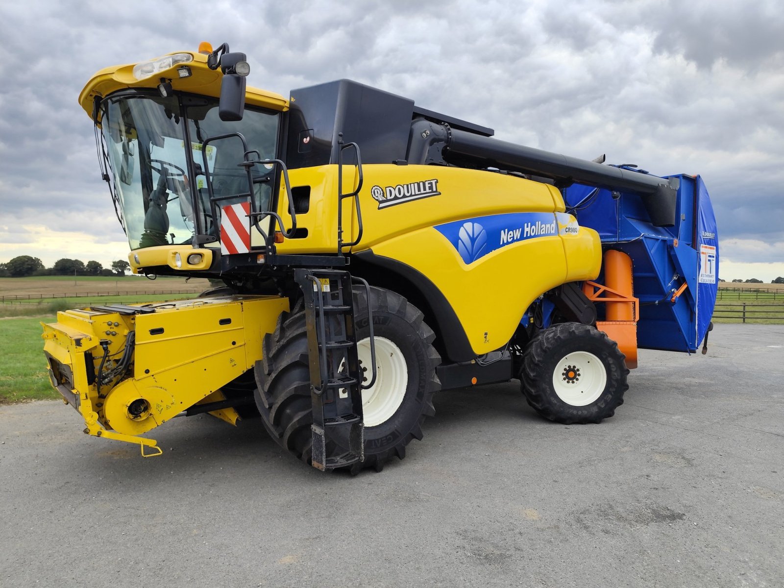 Mähdrescher du type New Holland CR980Z, Gebrauchtmaschine en Le Horps (Photo 4)