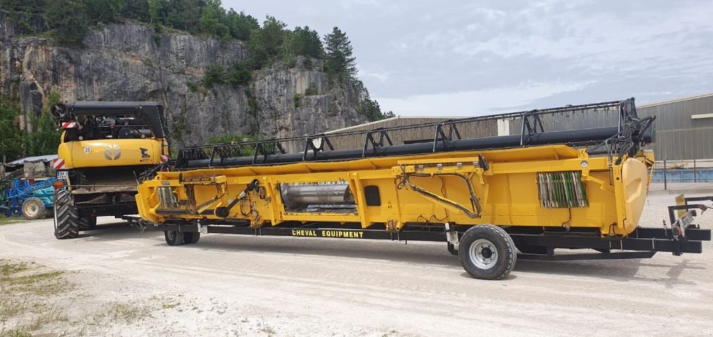 Mähdrescher tip New Holland CR9.90 smart Trax, Gebrauchtmaschine in Chauvoncourt (Poză 11)