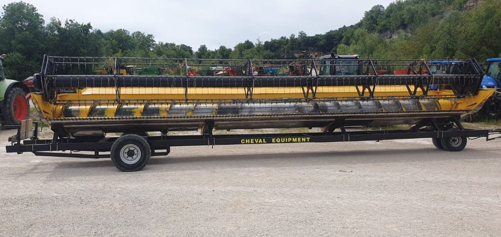 Mähdrescher tip New Holland CR9.90 smart Trax, Gebrauchtmaschine in Chauvoncourt (Poză 10)