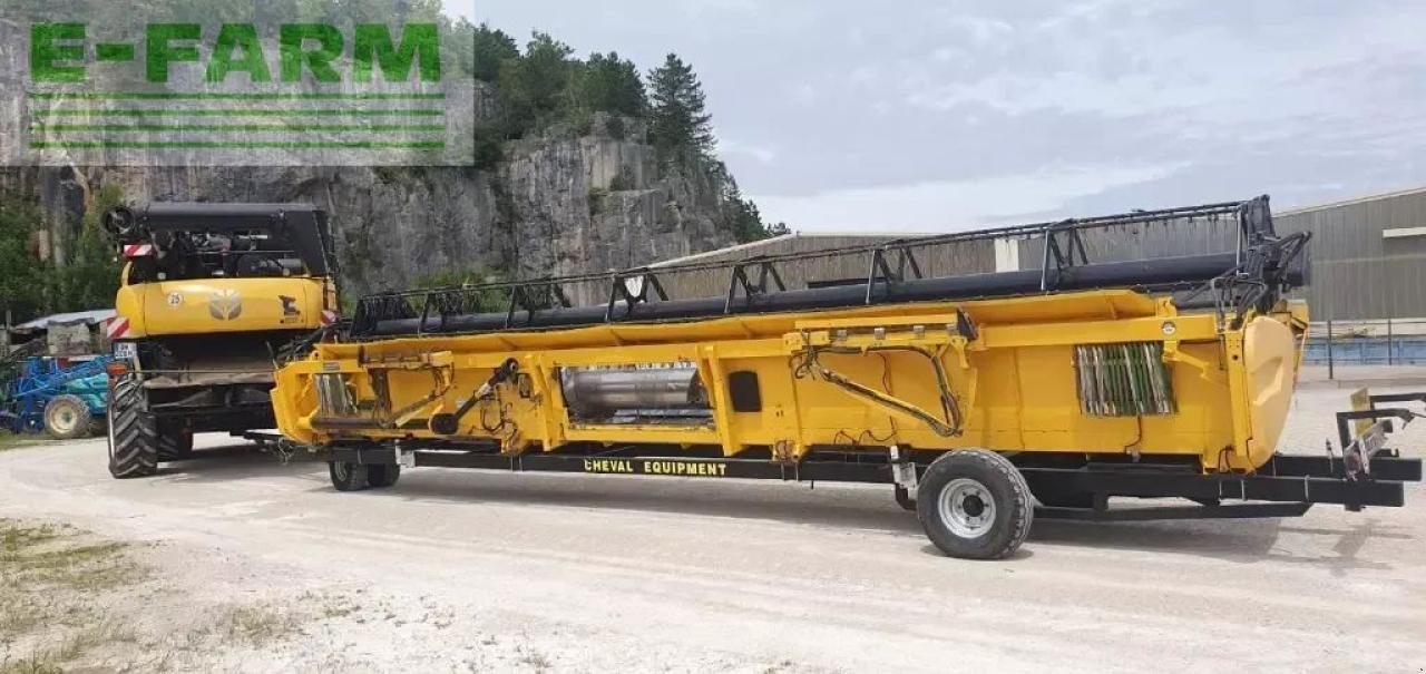 Mähdrescher Türe ait New Holland cr9.90 smart trax, Gebrauchtmaschine içinde CHAUVONCOURT (resim 11)