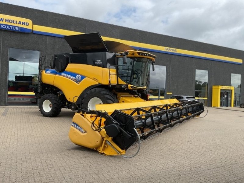 Mähdrescher of the type New Holland CR9.90, Gebrauchtmaschine in Herning (Picture 1)