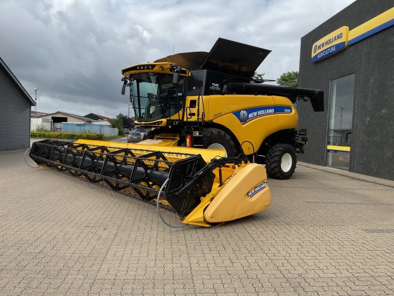 Mähdrescher des Typs New Holland CR9.90, Gebrauchtmaschine in Herning (Bild 1)