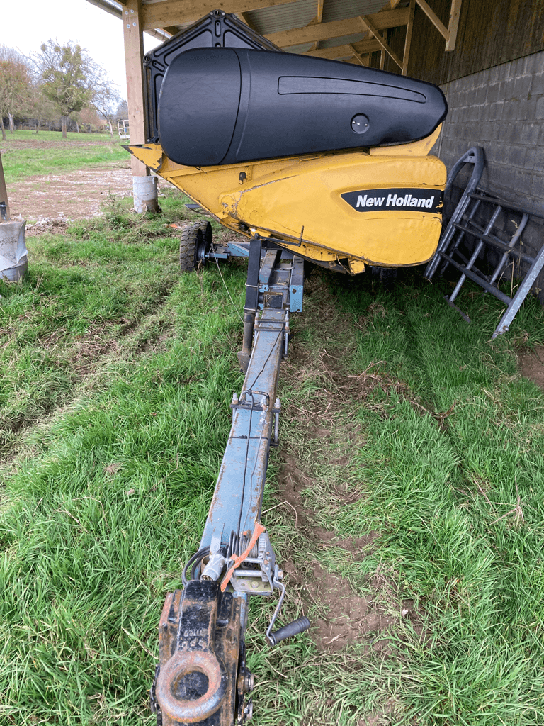 Mähdrescher tip New Holland CS 640, Gebrauchtmaschine in CINTHEAUX (Poză 6)