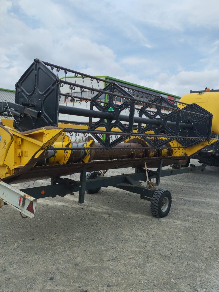 Mähdrescher of the type New Holland CSX 7050, Gebrauchtmaschine in Calmont (Picture 7)