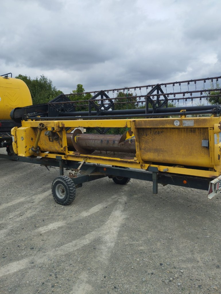 Mähdrescher of the type New Holland CSX 7050, Gebrauchtmaschine in Calmont (Picture 5)