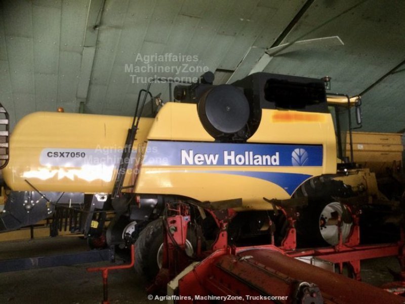 Mähdrescher del tipo New Holland CSX 7050, Gebrauchtmaschine In HERGNIES (Immagine 2)
