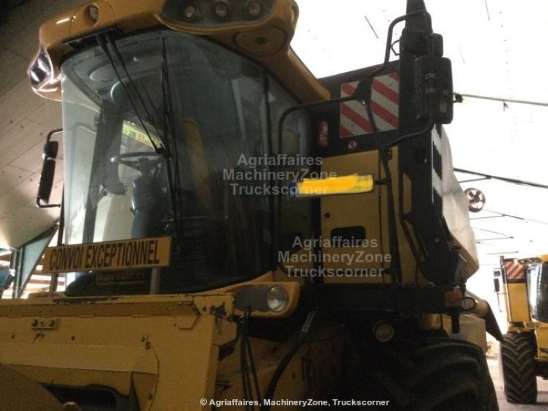 Mähdrescher del tipo New Holland CSX 7050, Gebrauchtmaschine In HERGNIES (Immagine 3)