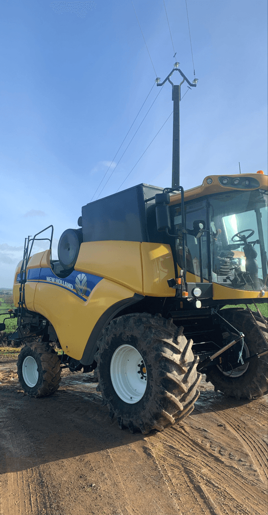 Mähdrescher of the type New Holland CX 5080, Gebrauchtmaschine in TREMEUR (Picture 2)
