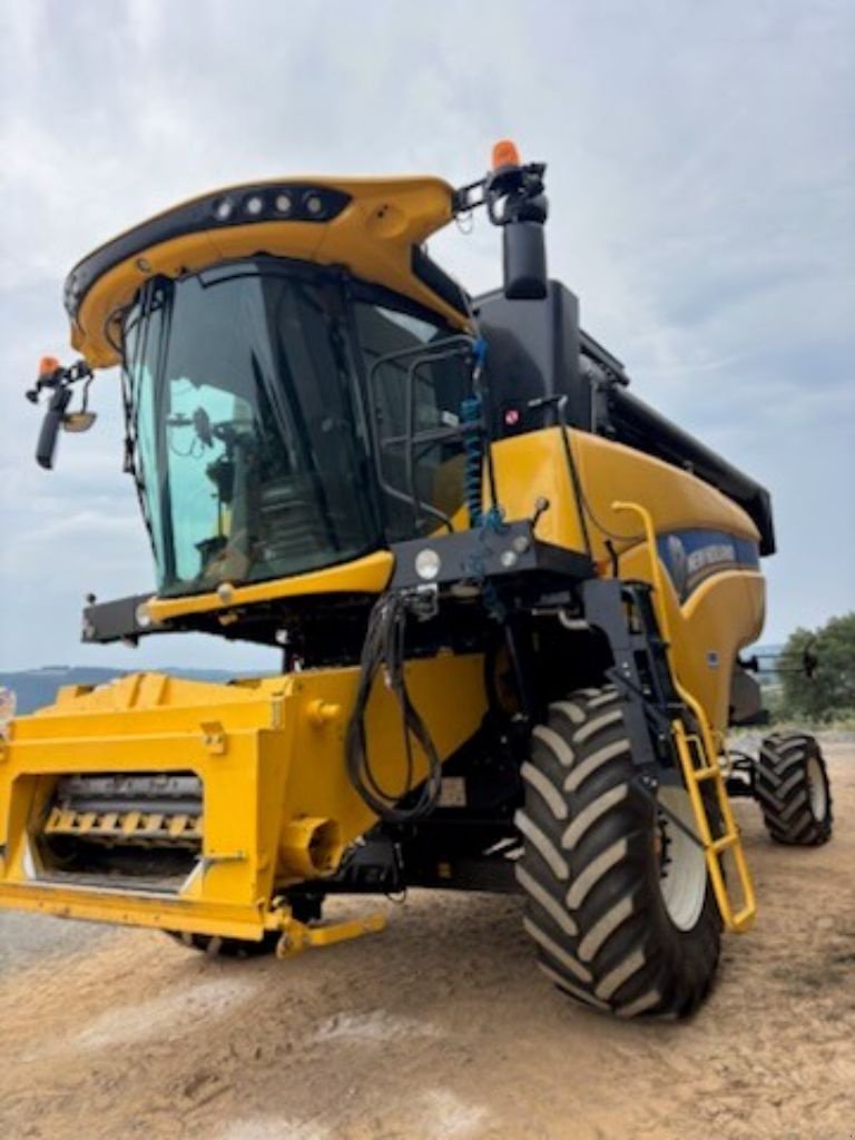 Mähdrescher typu New Holland CX 5090 ETROITE HILLSIDE, Gebrauchtmaschine v MORLHON LE HAUT (Obrázek 1)