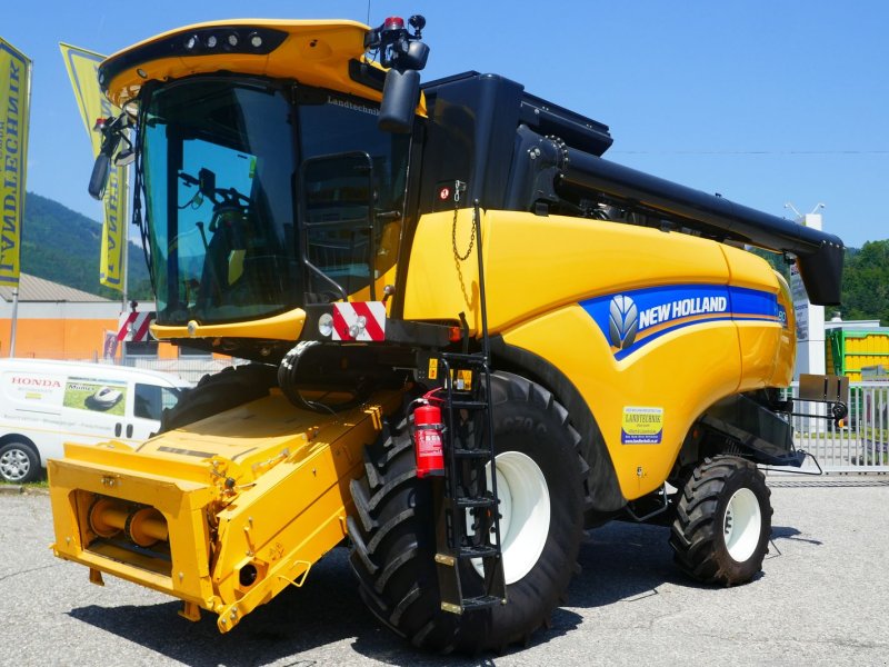 Mähdrescher des Typs New Holland CX 5.80 Allrad, Gebrauchtmaschine in Villach (Bild 1)