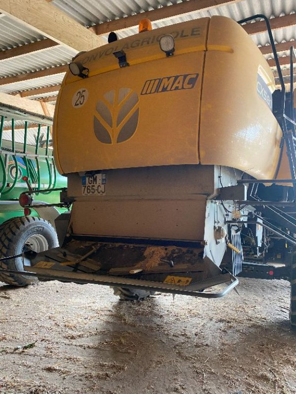 Mähdrescher des Typs New Holland CX 5.80, Gebrauchtmaschine in CHATEAUBRIANT CEDEX (Bild 5)