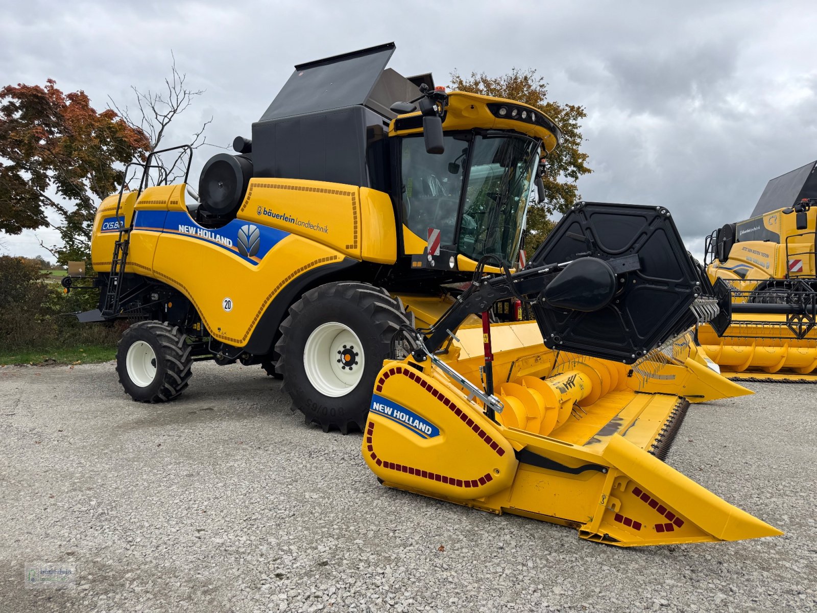 Mähdrescher des Typs New Holland CX 5.80, Neumaschine in Buch am Wald (Bild 3)