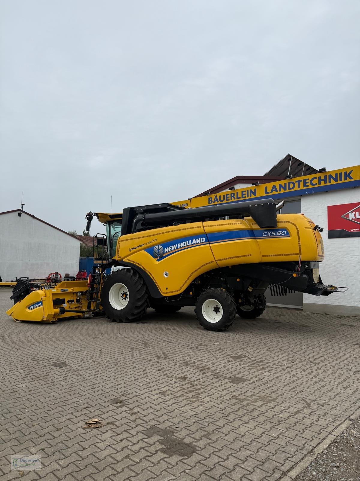 Mähdrescher des Typs New Holland CX 5.80, Neumaschine in Buch am Wald (Bild 5)