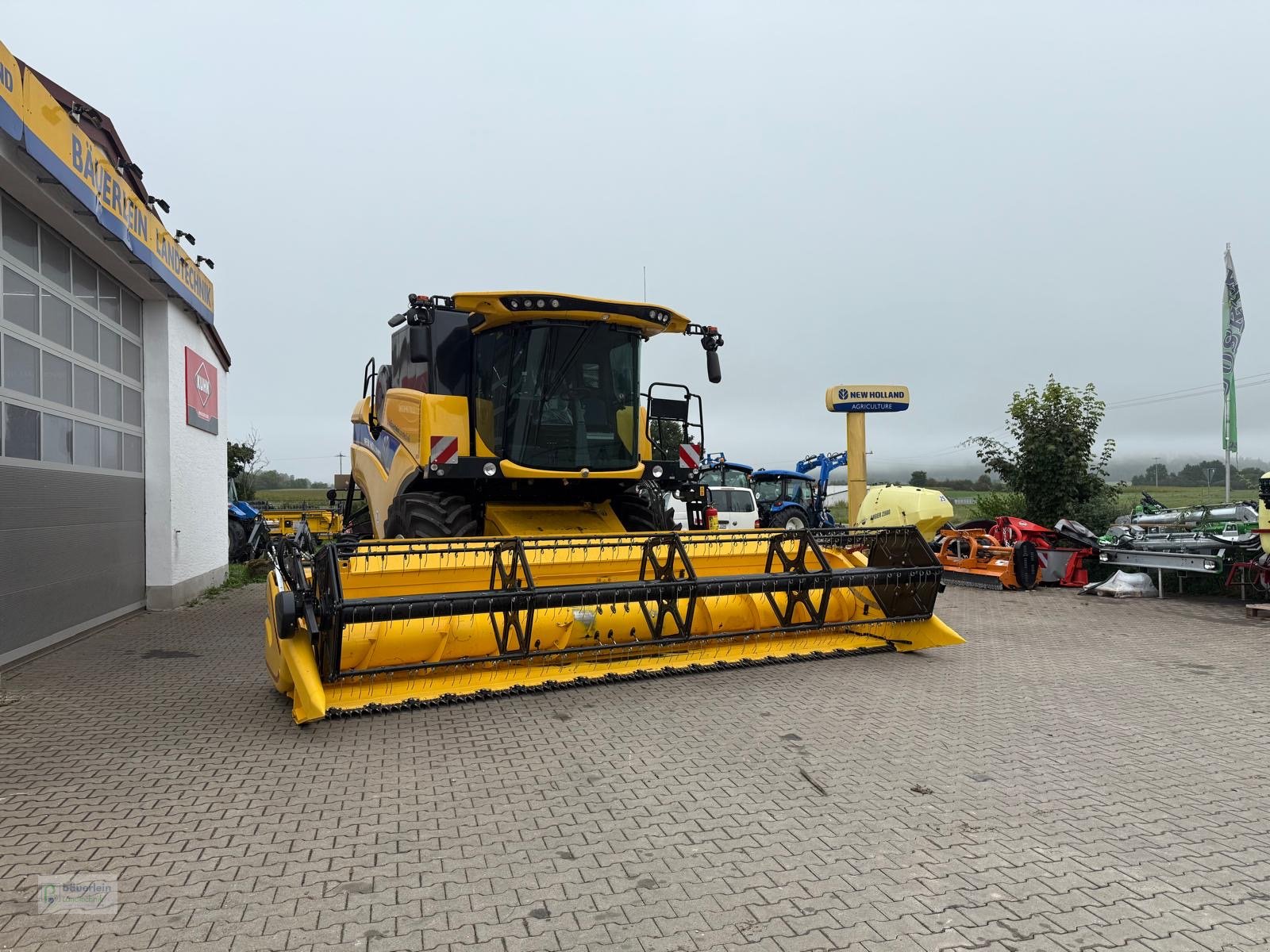 Mähdrescher des Typs New Holland CX 5.80, Neumaschine in Buch am Wald (Bild 8)