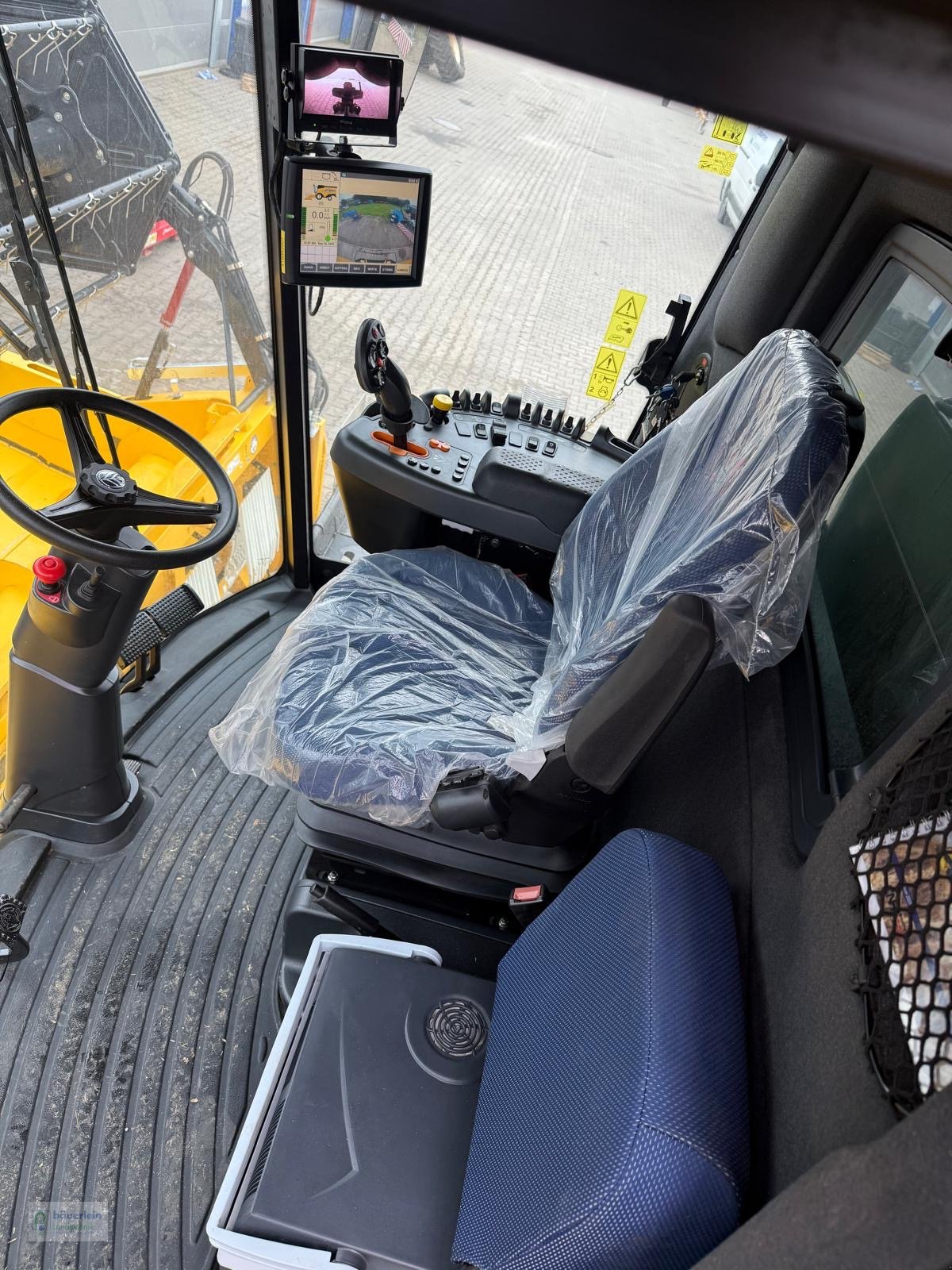 Mähdrescher des Typs New Holland CX 5.80, Neumaschine in Buch am Wald (Bild 11)