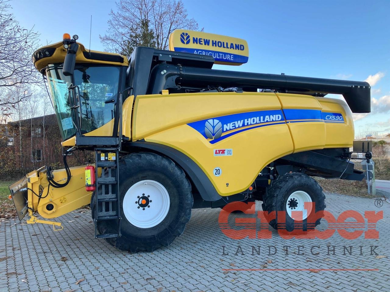 Mähdrescher des Typs New Holland CX 5.90 T4B, Gebrauchtmaschine in Ampfing (Bild 1)