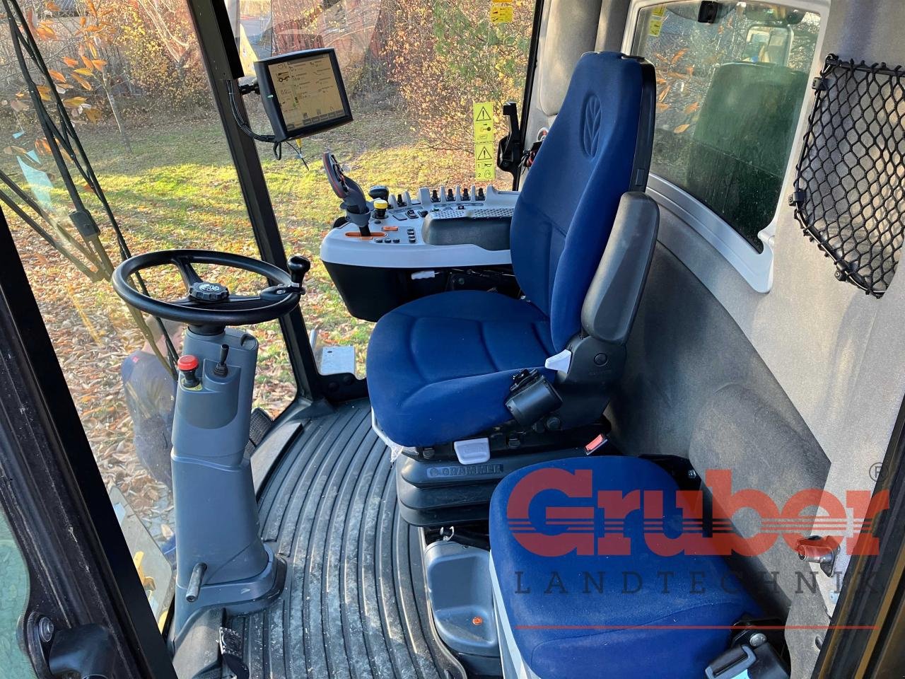 Mähdrescher des Typs New Holland CX 5.90 T4B, Gebrauchtmaschine in Ampfing (Bild 5)