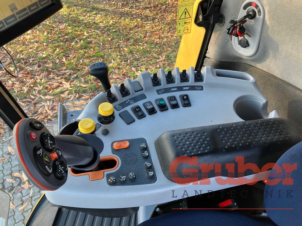 Mähdrescher des Typs New Holland CX 5.90 T4B, Gebrauchtmaschine in Ampfing (Bild 7)