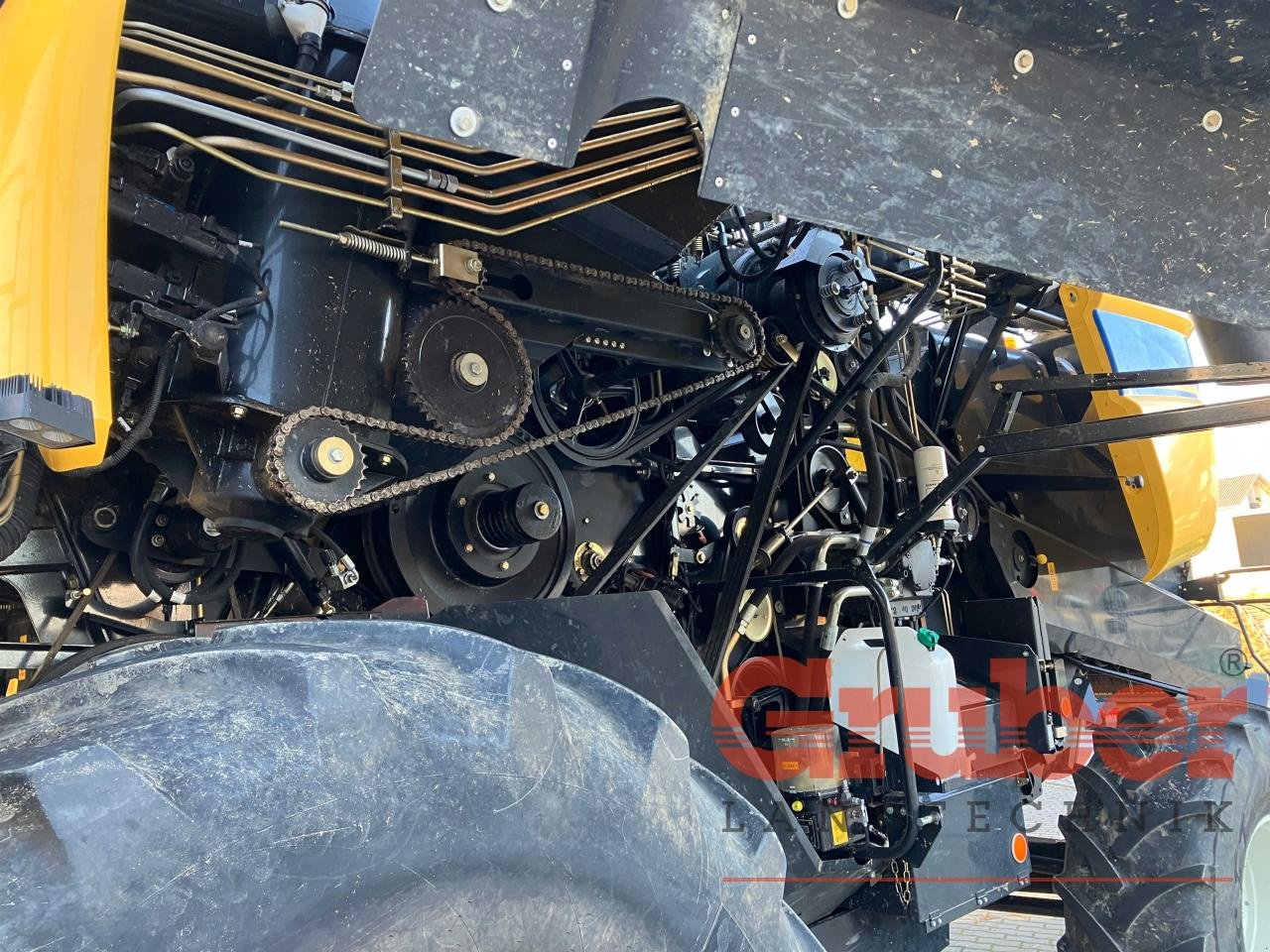 Mähdrescher des Typs New Holland CX 5.90 T4B, Gebrauchtmaschine in Ampfing (Bild 9)