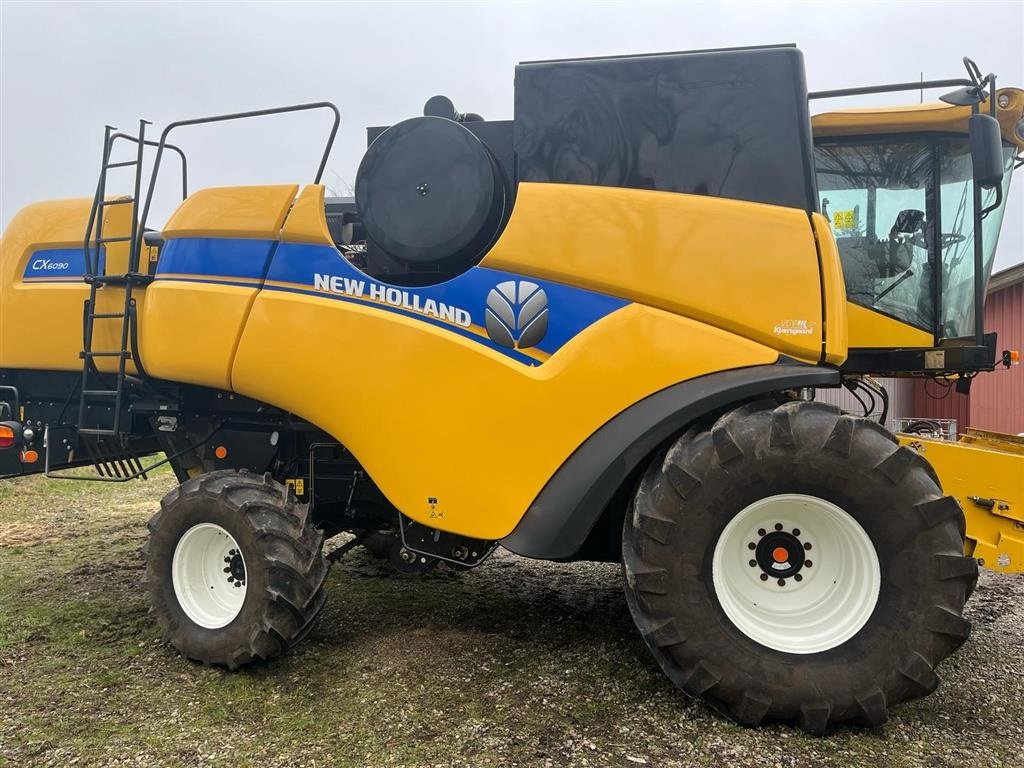Mähdrescher tip New Holland CX 6090 4wd, Gebrauchtmaschine in Aulum (Poză 1)