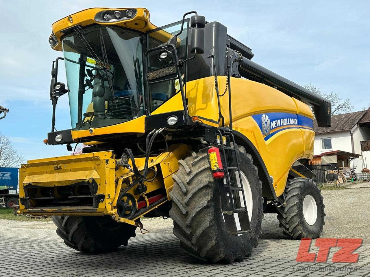 Mähdrescher des Typs New Holland CX 6090 Allrad, Gebrauchtmaschine in Ampfing (Bild 1)