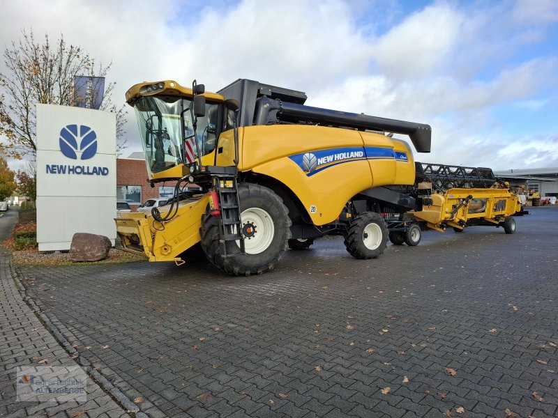 Mähdrescher des Typs New Holland CX 6090, Gebrauchtmaschine in Altenberge (Bild 1)