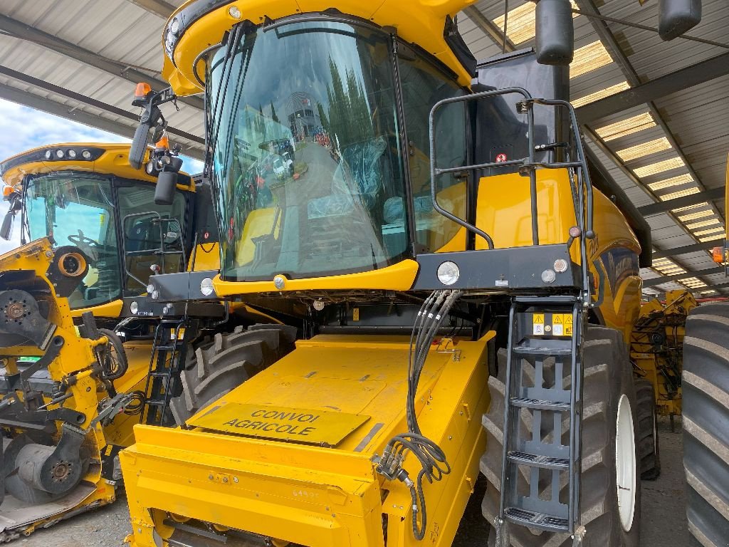Mähdrescher del tipo New Holland CX 6.80, Gebrauchtmaschine In CHATEAUBRIANT CEDEX (Immagine 2)