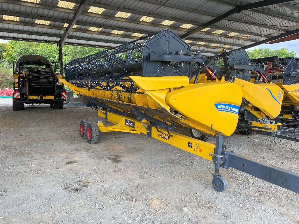 Mähdrescher del tipo New Holland CX 6.80, Gebrauchtmaschine In CHATEAUBRIANT CEDEX (Immagine 9)