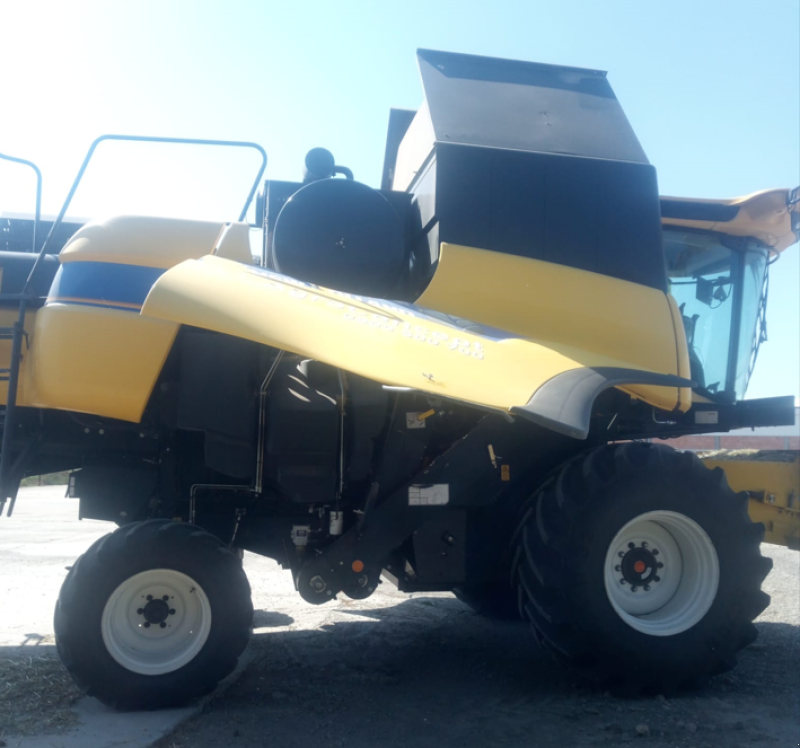 Mähdrescher des Typs New Holland CX 6.80, Gebrauchtmaschine in Orţişoara (Bild 2)