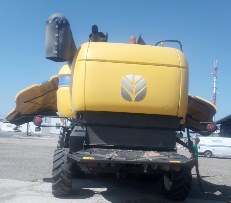 Mähdrescher des Typs New Holland CX 6.80, Gebrauchtmaschine in Orţişoara (Bild 4)
