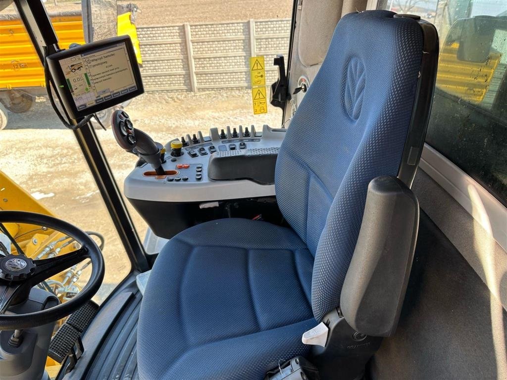 Mähdrescher des Typs New Holland CX 6.90 4WD Komplet pakke med 4WD, Majsbord og alm. skærebord. Rystermaskine., Gebrauchtmaschine in Kolding (Bild 9)