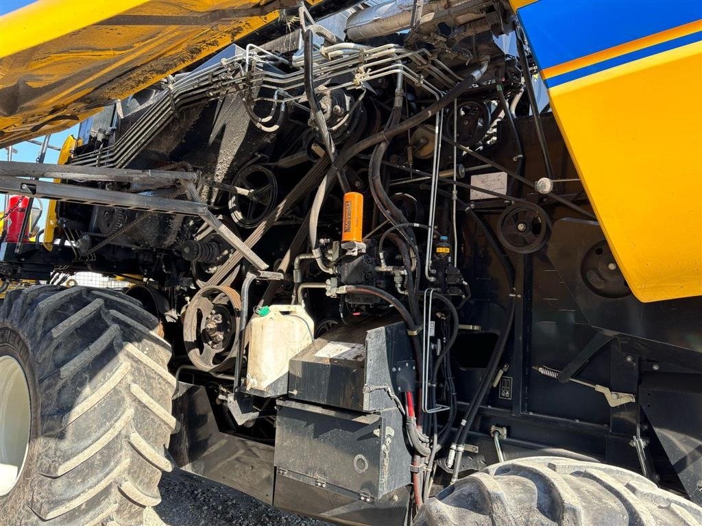 Mähdrescher des Typs New Holland CX 6.90 4WD Komplet pakke med 4WD, Majsbord og alm. skærebord. Rystermaskine., Gebrauchtmaschine in Kolding (Bild 17)