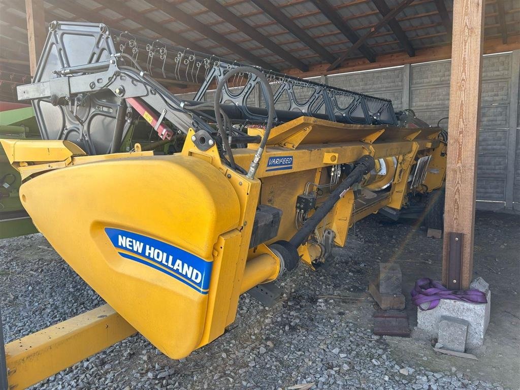 Mähdrescher des Typs New Holland CX 6.90 4WD Komplet pakke med 4WD, Majsbord og alm. skærebord. Rystermaskine., Gebrauchtmaschine in Kolding (Bild 11)