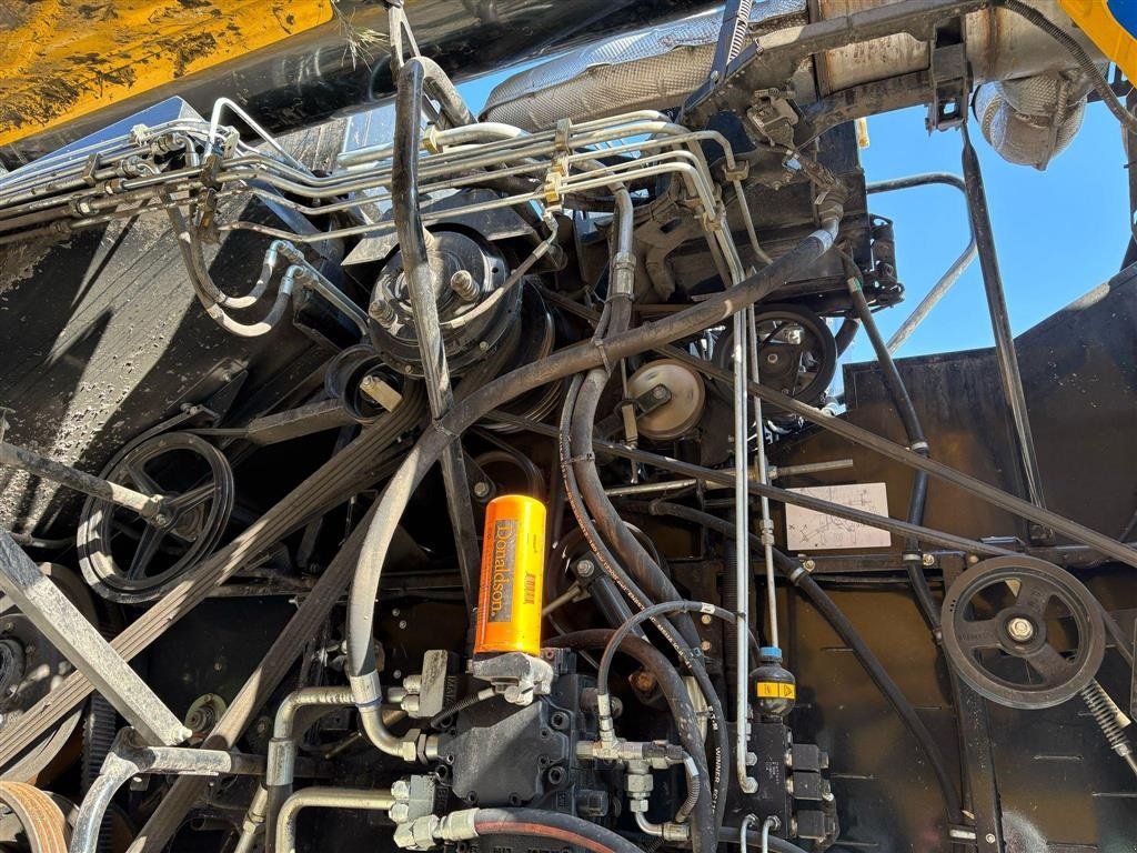 Mähdrescher des Typs New Holland CX 6.90 4WD Komplet pakke med 4WD, Majsbord og alm. skærebord. Rystermaskine., Gebrauchtmaschine in Kolding (Bild 16)