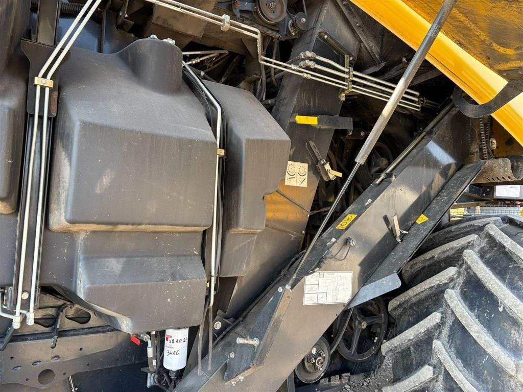 Mähdrescher des Typs New Holland CX 6.90 4WD Komplet pakke med 4WD, Majsbord og alm. skærebord. Rystermaskine., Gebrauchtmaschine in Kolding (Bild 14)