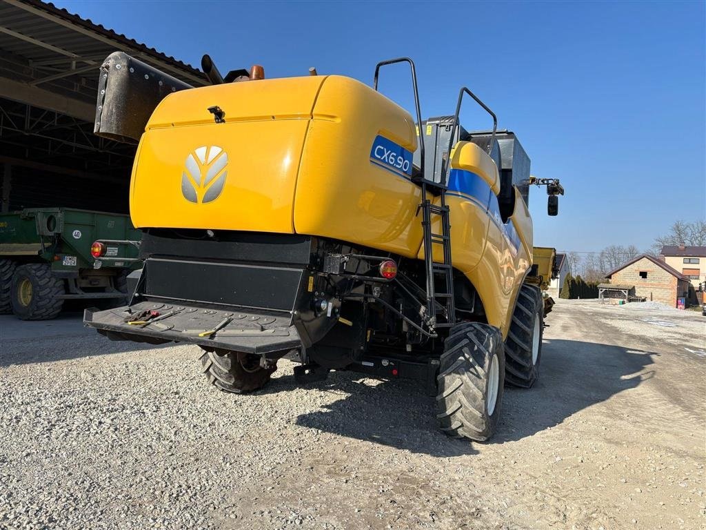 Mähdrescher des Typs New Holland CX 6.90 4WD Komplet pakke med 4WD, Majsbord og alm. skærebord. Rystermaskine., Gebrauchtmaschine in Kolding (Bild 4)