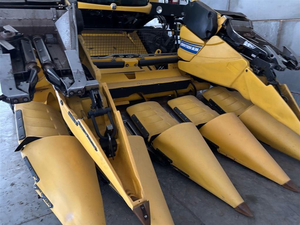 Mähdrescher des Typs New Holland CX 6.90 4WD Komplet pakke med 4WD, Majsbord og alm. skærebord. Rystermaskine., Gebrauchtmaschine in Kolding (Bild 13)