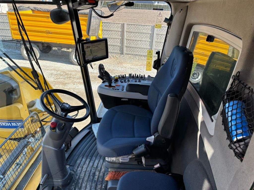 Mähdrescher des Typs New Holland CX 6.90 4WD Komplet pakke med 4WD, Majsbord og alm. skærebord. Rystermaskine., Gebrauchtmaschine in Kolding (Bild 8)