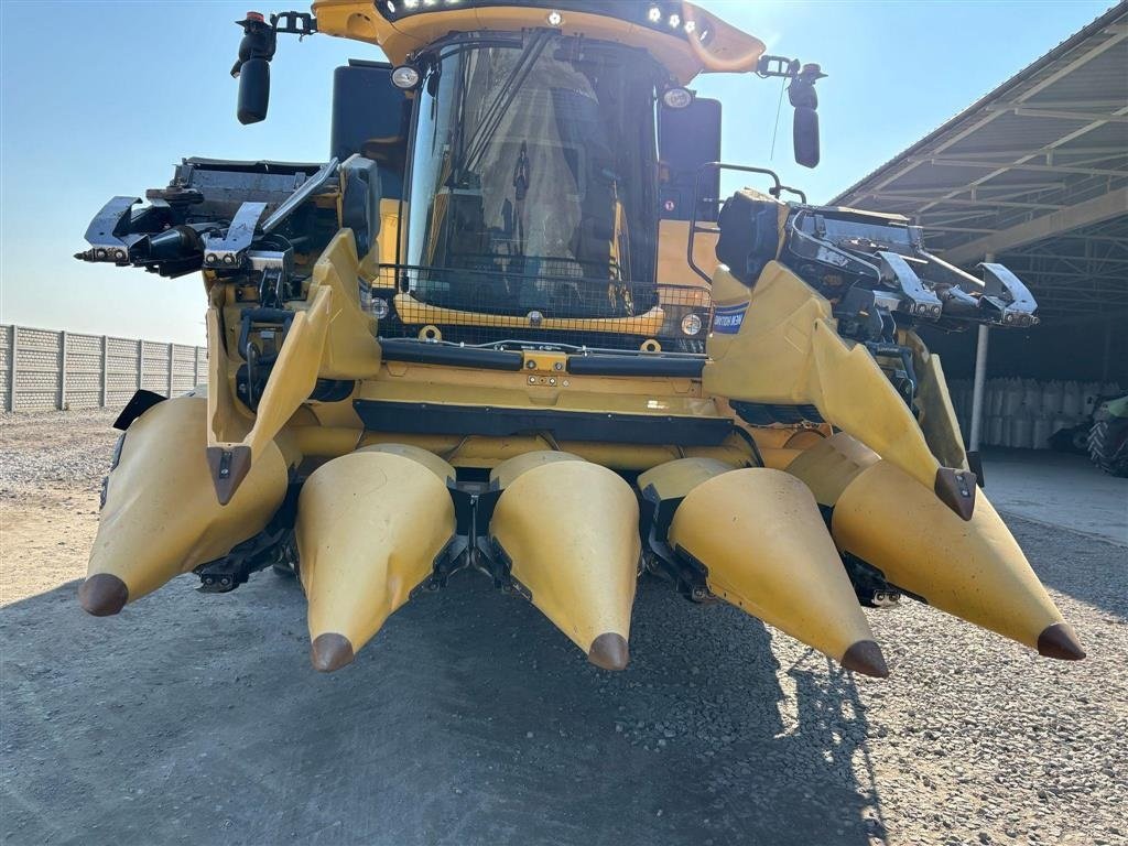 Mähdrescher des Typs New Holland CX 6.90 4WD Komplet pakke med 4WD, Majsbord og alm. skærebord. Rystermaskine., Gebrauchtmaschine in Kolding (Bild 2)