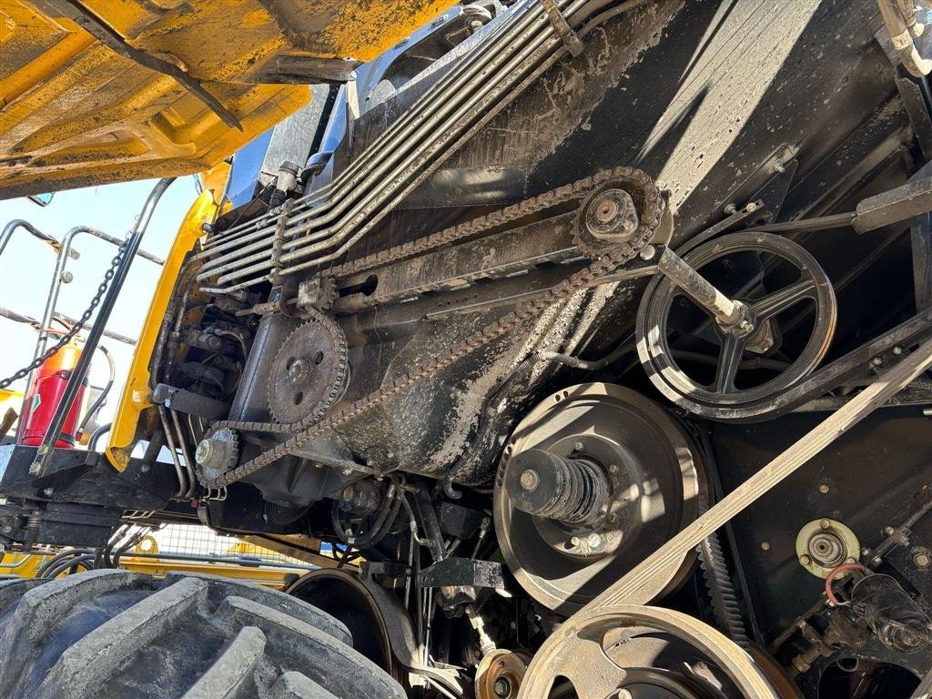 Mähdrescher des Typs New Holland CX 6.90 4WD Komplet pakke med 4WD, Majsbord og alm. skærebord. Rystermaskine., Gebrauchtmaschine in Kolding (Bild 18)