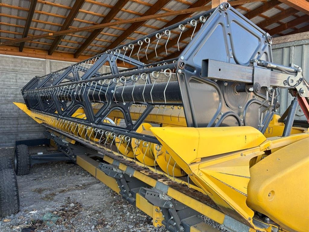 Mähdrescher des Typs New Holland CX 6.90 4WD Komplet pakke med 4WD, Majsbord og alm. skærebord. Rystermaskine., Gebrauchtmaschine in Kolding (Bild 3)