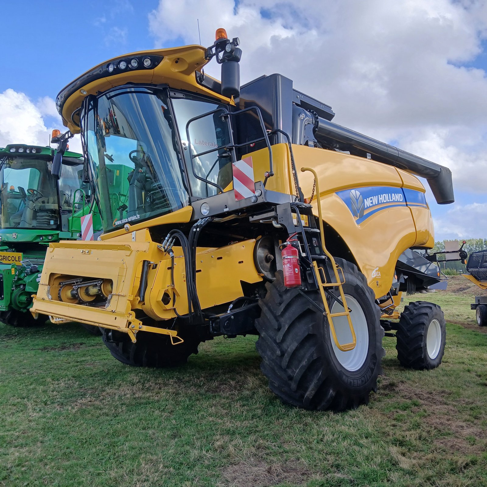 Mähdrescher del tipo New Holland CX 6.90, Gebrauchtmaschine In HERLIN LE SEC (Immagine 3)